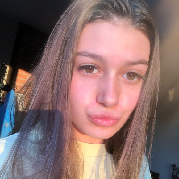 Meet your Posher, Tessa - Picture 1 of 3